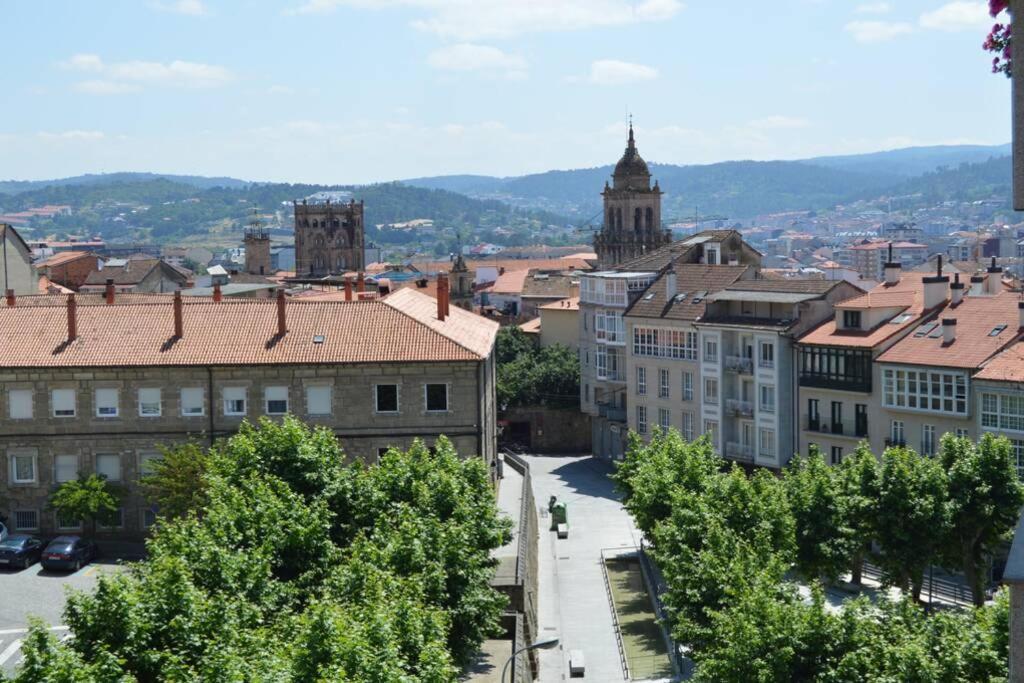 Amplio Y Luminoso Piso En El Centro De Ourense Exterior photo